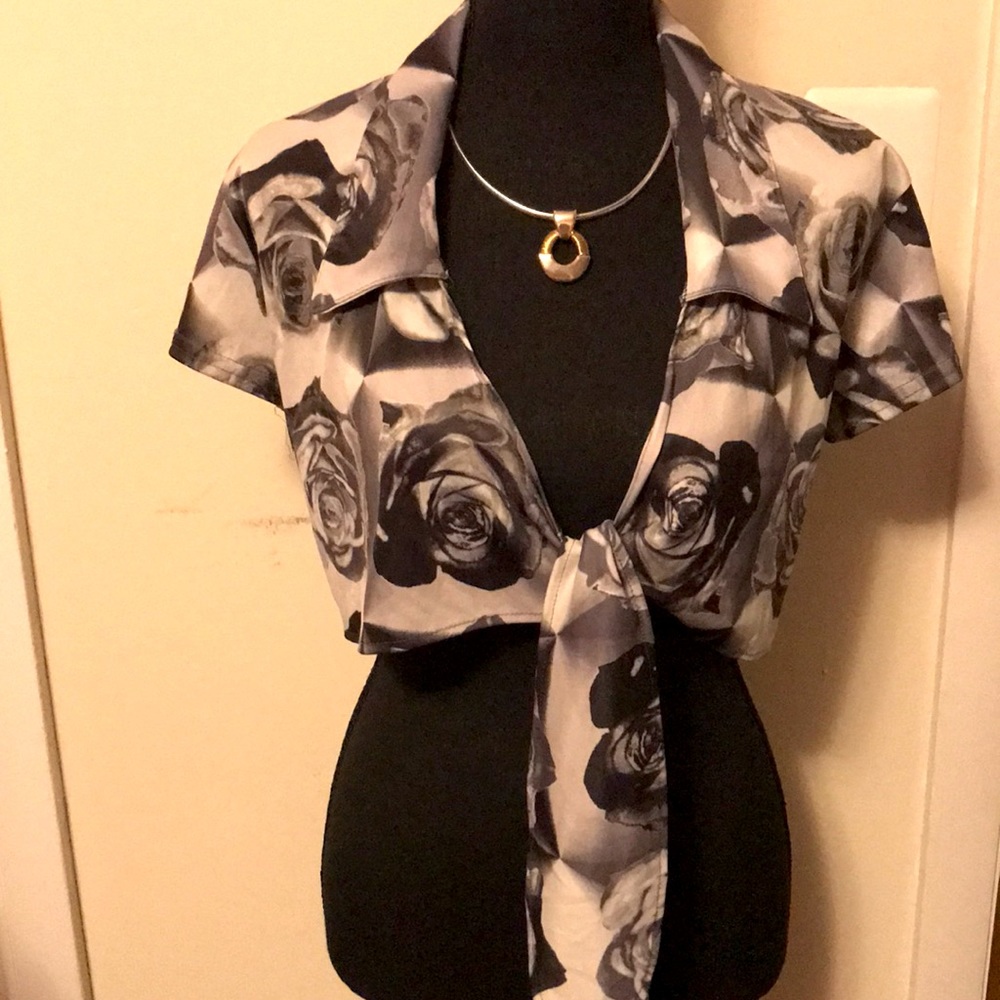 Resource Ladies crop top with front tie. Medium Black, Grey & White Fits like Sm